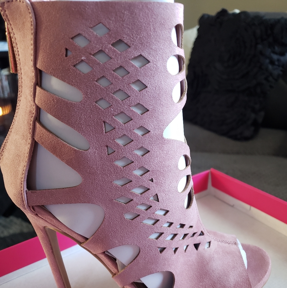 NWT Cutout Booties - Picture 2 of 5